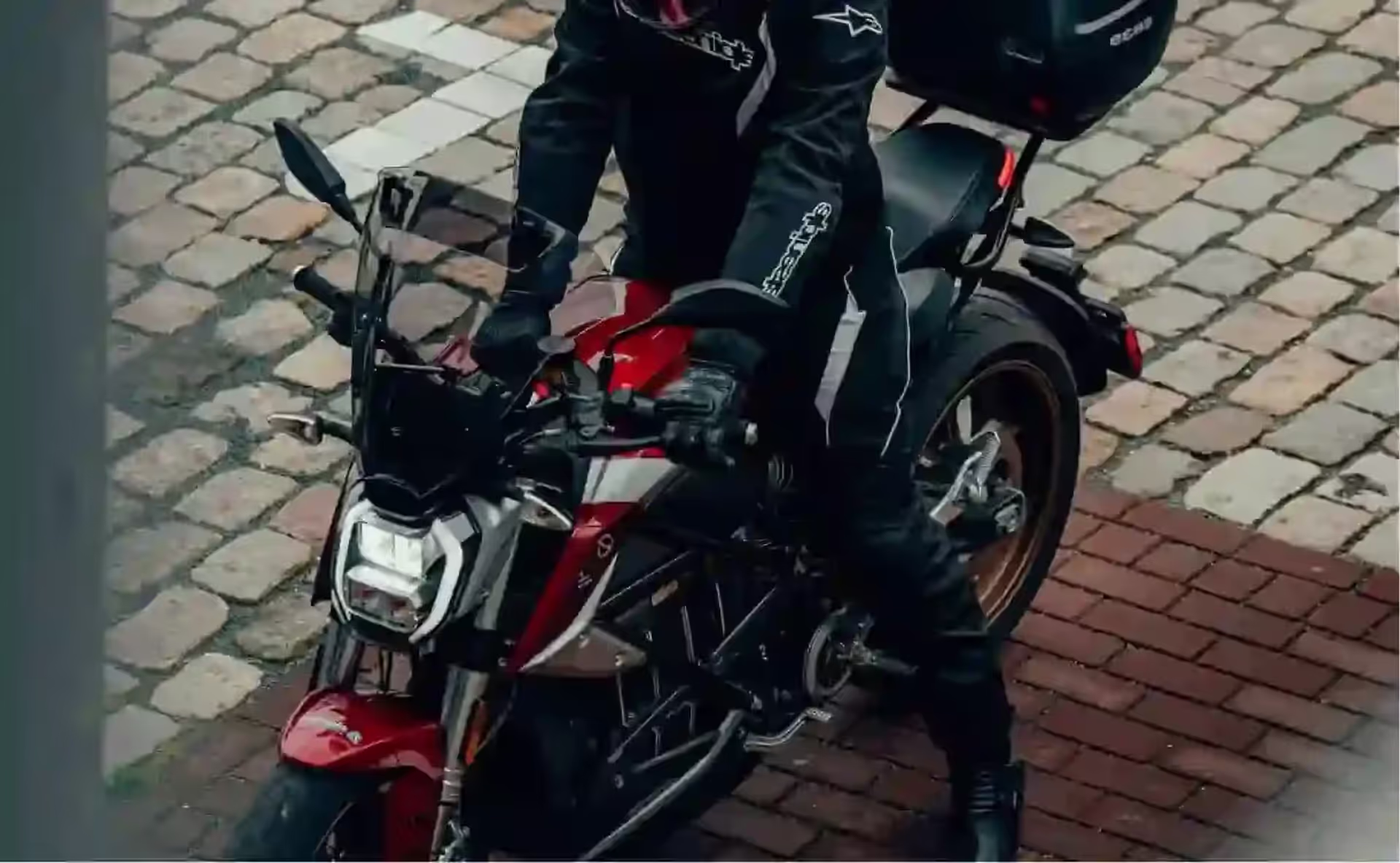 Can Electric Motorcycles Replace the Thrill of the Ride? Comparing EVs to Gas-Powered Bikes